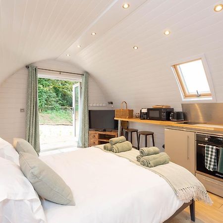 The Plough Inn Cabins Ramsden Extérieur photo