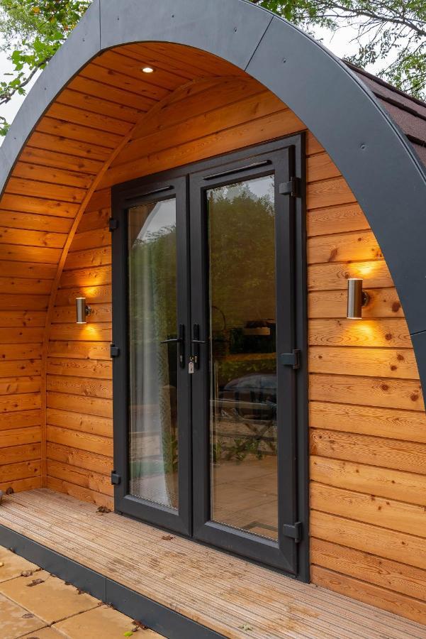 The Plough Inn Cabins Ramsden Extérieur photo