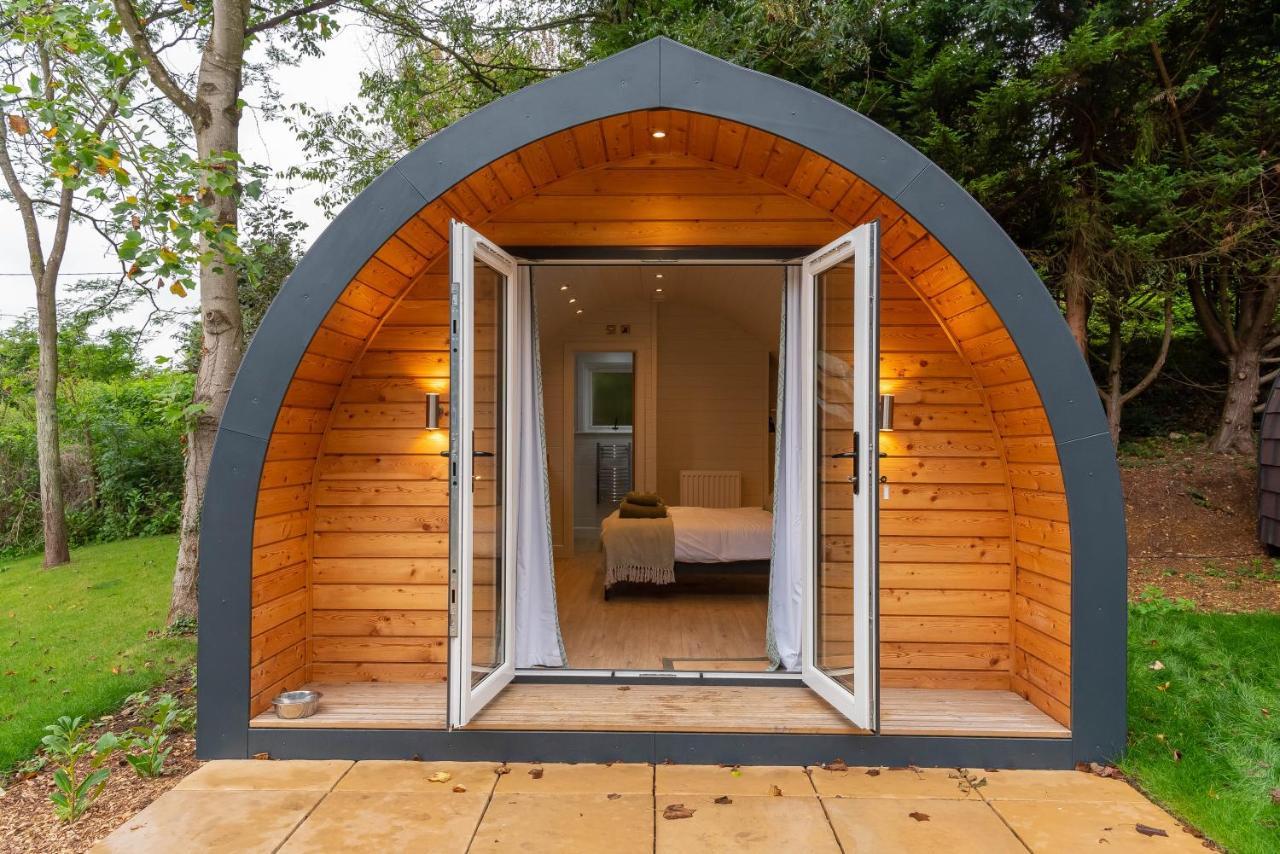 The Plough Inn Cabins Ramsden Extérieur photo