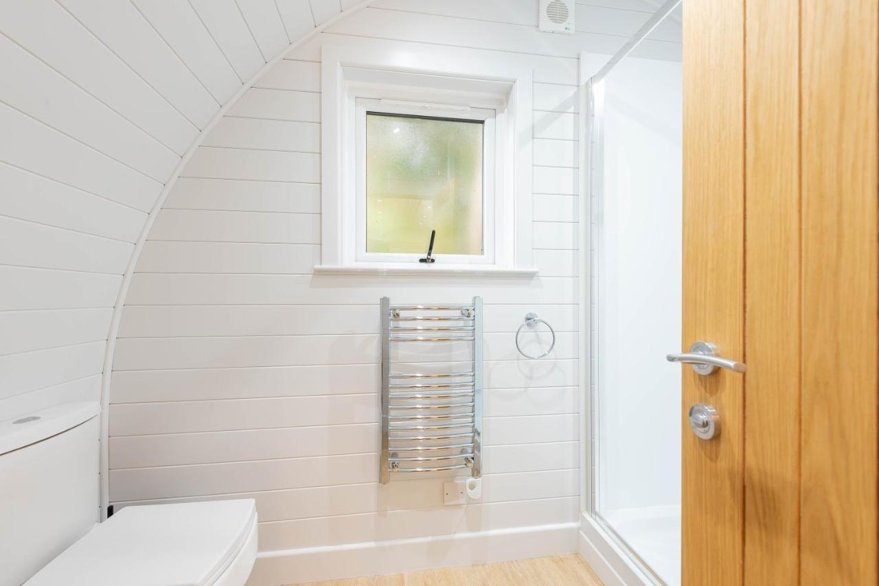 The Plough Inn Cabins Ramsden Extérieur photo