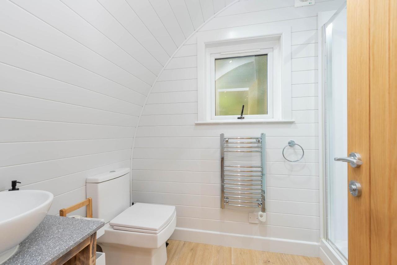 The Plough Inn Cabins Ramsden Extérieur photo