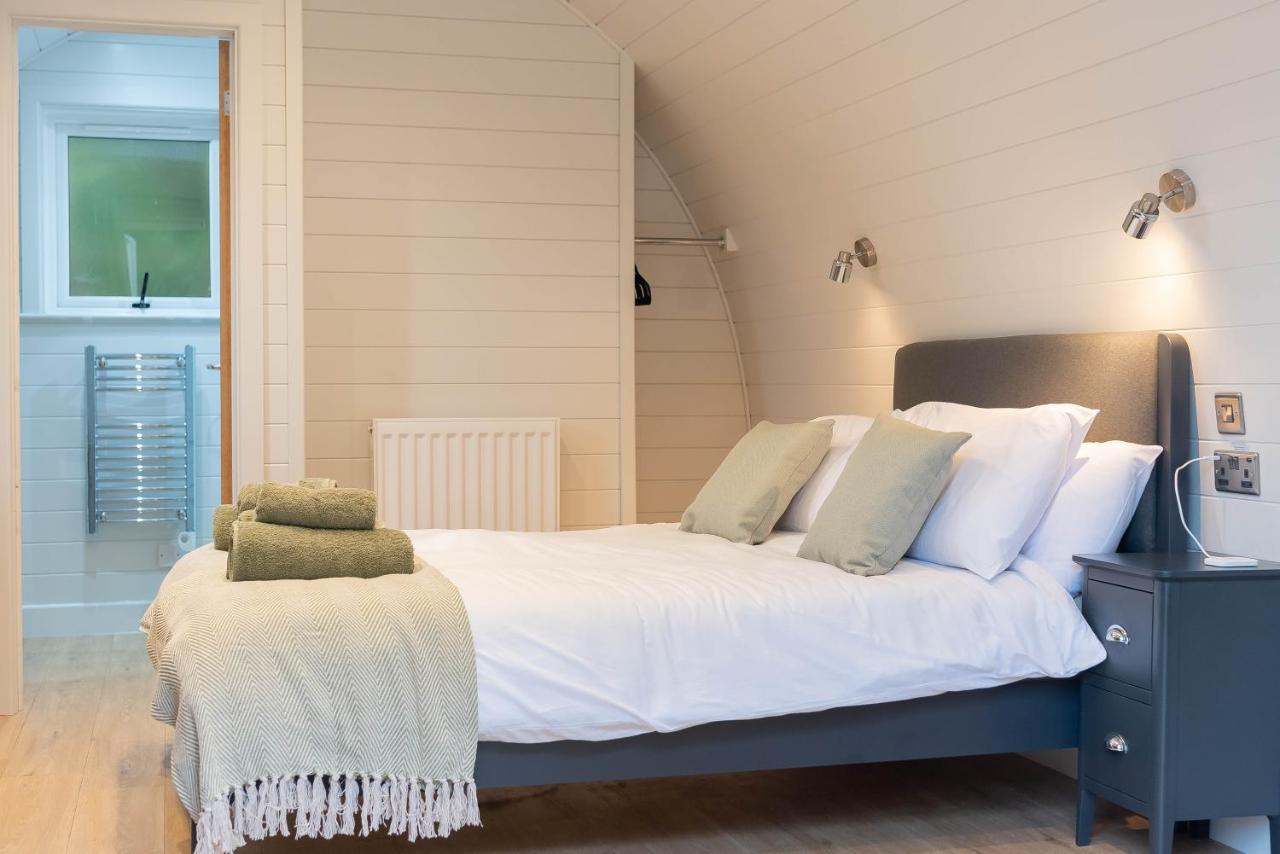 The Plough Inn Cabins Ramsden Extérieur photo