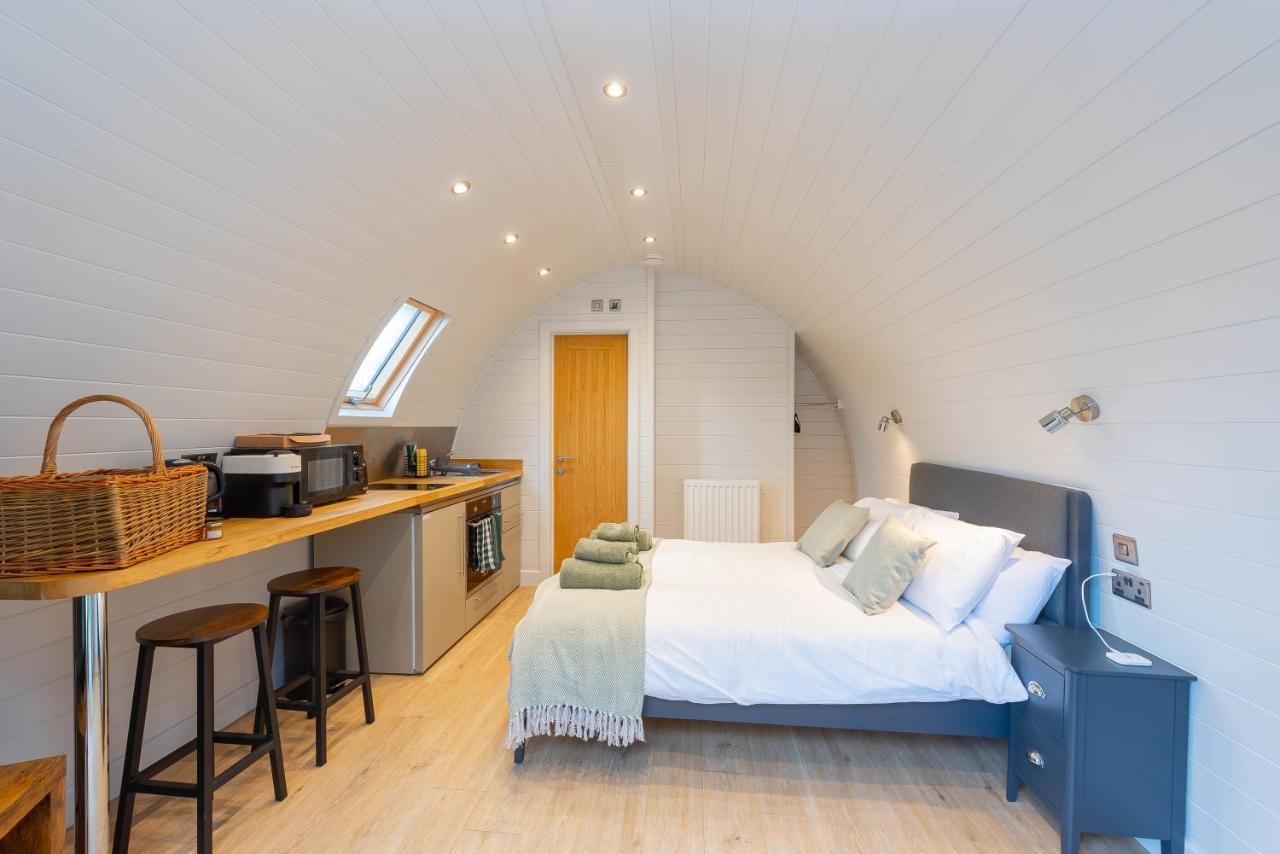 The Plough Inn Cabins Ramsden Extérieur photo